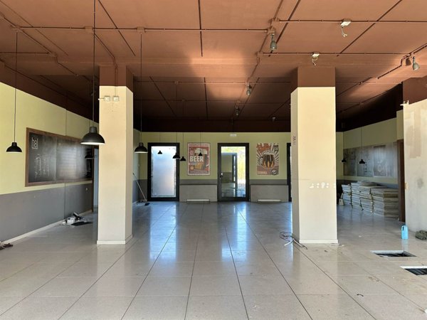 negozio in vendita a Reggio nell'Emilia in zona Cella