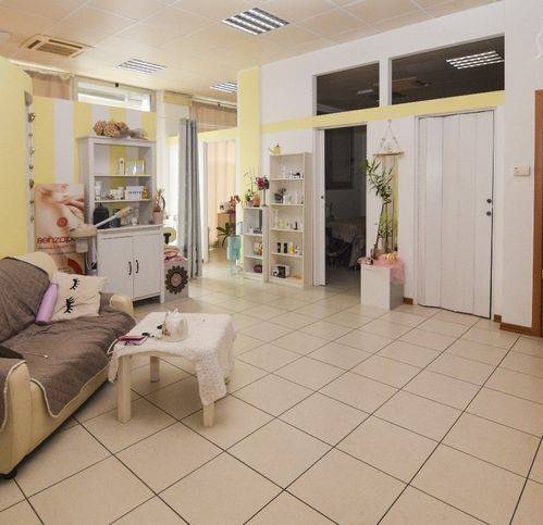 negozio in vendita a Reggio nell'Emilia in zona San Maurizio