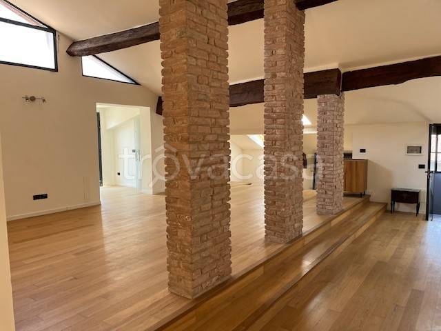 appartamento in vendita a Reggio nell'Emilia in zona Città Storica