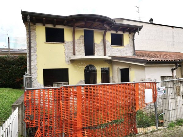 casa indipendente in vendita a Reggio nell'Emilia in zona Rivalta