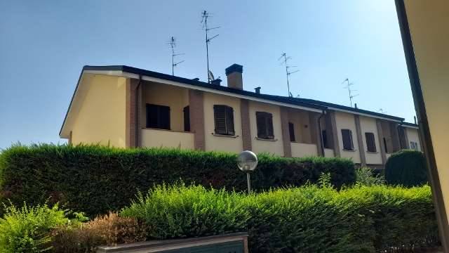 casa indipendente in vendita a Reggio nell'Emilia