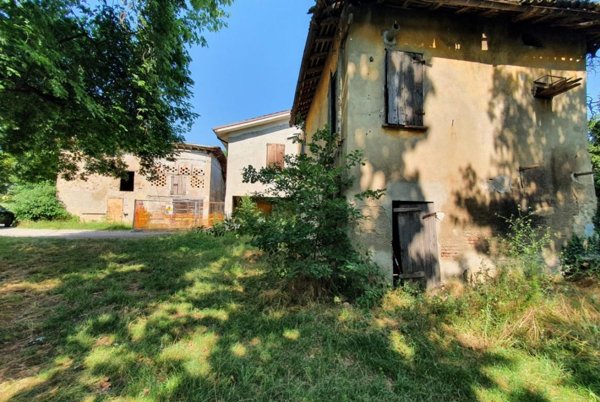casale in vendita a Reggio nell'Emilia in zona Roncadella