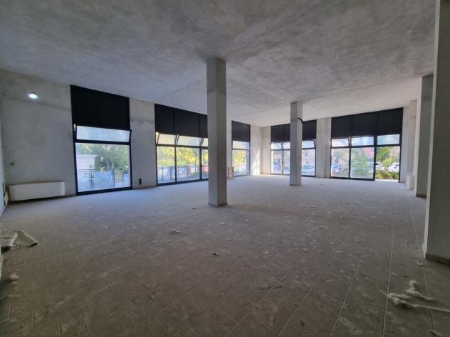 locale commerciale in vendita a Reggio nell'Emilia