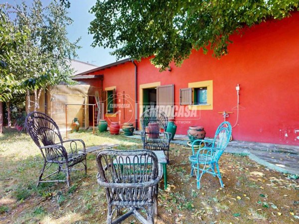 casa indipendente in vendita a Reggio nell'Emilia in zona Gavassa