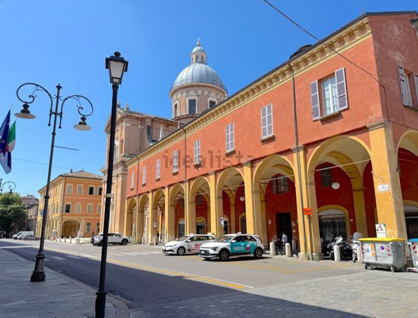 appartamento in vendita a Reggio nell'Emilia in zona Città Storica