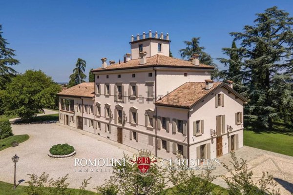 villa in vendita a Reggio nell'Emilia in zona Belvedere