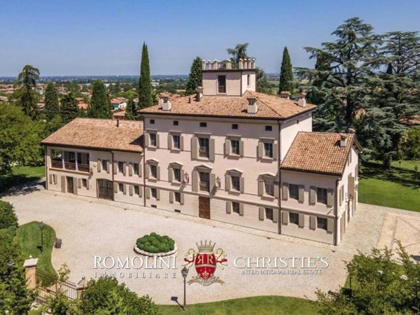 villa in vendita a Reggio nell'Emilia in zona Belvedere