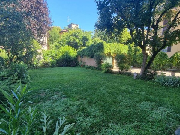 appartamento in vendita a Reggio nell'Emilia in zona Città Storica