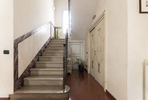 casa indipendente in vendita a Reggio nell'Emilia in zona Città Storica