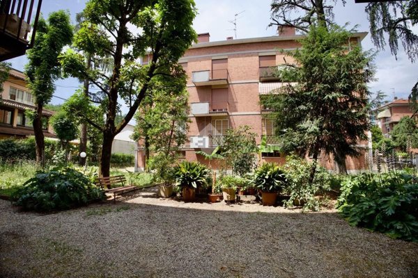 appartamento in vendita a Reggio nell'Emilia in zona Tribunale