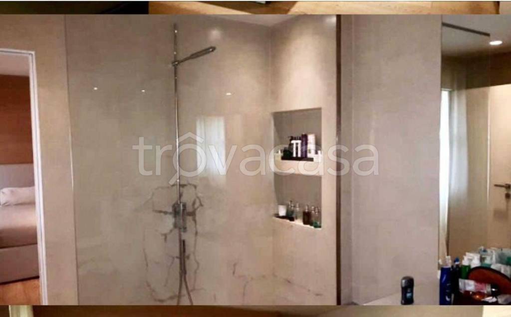 casa indipendente in vendita a Reggio nell'Emilia in zona Orologio