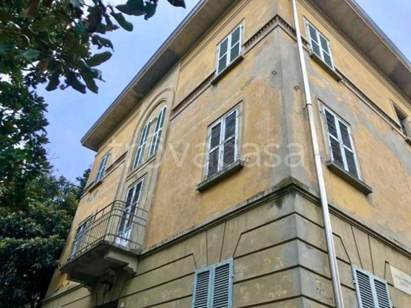 casa indipendente in vendita a Reggio nell'Emilia in zona Città Storica