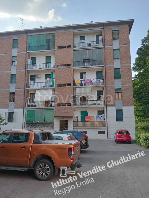 appartamento in vendita a Reggio nell'Emilia in zona Tribunale
