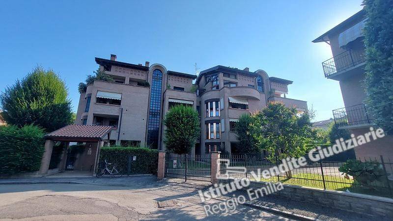 appartamento in vendita a Reggio nell'Emilia in zona Orologio