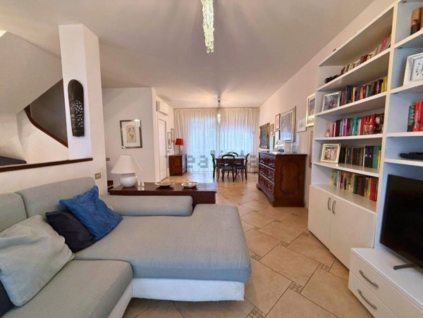 casa indipendente a Reggio nell'Emilia in zona San Pellegrino / Villa Canali