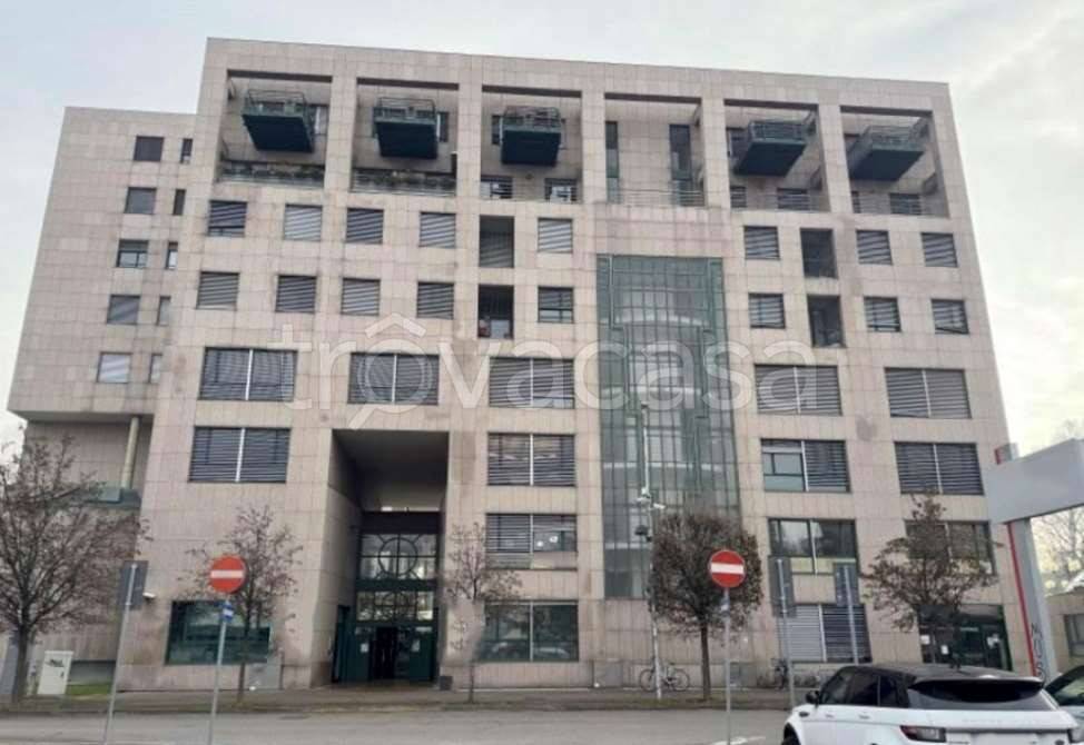 ufficio in vendita a Reggio nell'Emilia in zona Ospizio