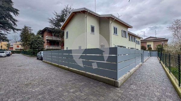 casa indipendente in vendita a Reggio nell'Emilia in zona Città Storica