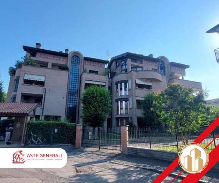 appartamento in vendita a Reggio nell'Emilia in zona Orologio