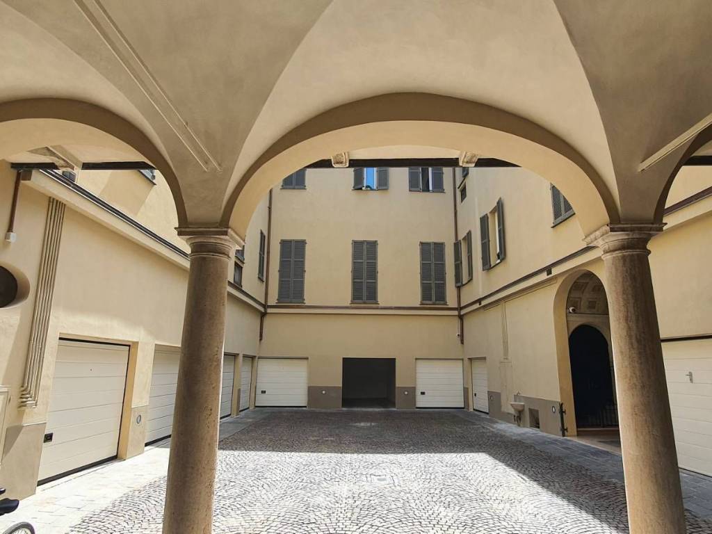 appartamento in vendita a Reggio nell'Emilia in zona Città Storica