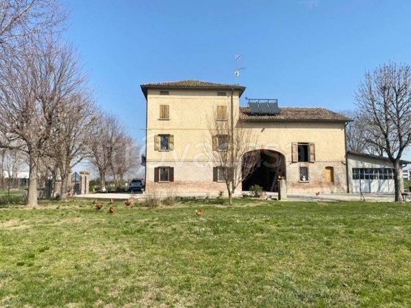 casa indipendente in vendita a Reggio nell'Emilia in zona Codemondo