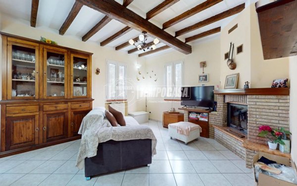 casa indipendente in vendita a Reggio nell'Emilia in zona Gavassa