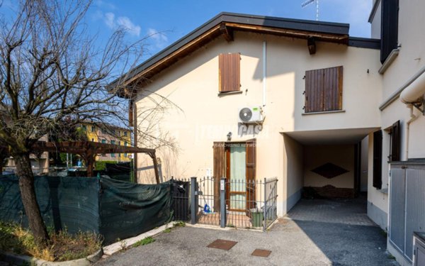 casa indipendente in vendita a Reggio nell'Emilia in zona Fogliano