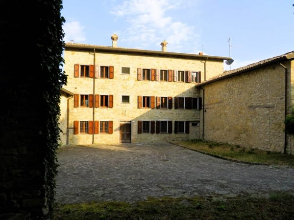 negozio in vendita a Reggio nell'Emilia in zona Città Storica
