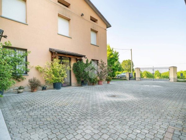 casa indipendente in vendita a Reggio nell'Emilia