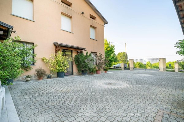 casa indipendente in vendita a Reggio nell'Emilia