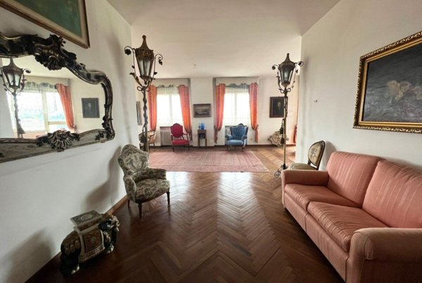appartamento in vendita a Reggio nell'Emilia in zona Città Storica