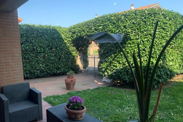 negozio in vendita a Reggio nell'Emilia in zona Fogliano