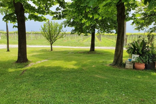 casa indipendente in vendita a Reggio nell'Emilia in zona Castellazzo