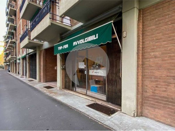 negozio in vendita a Reggio nell'Emilia in zona Mirabello