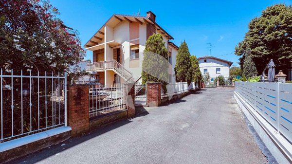 casa indipendente in vendita a Reggio nell'Emilia in zona Gavassa