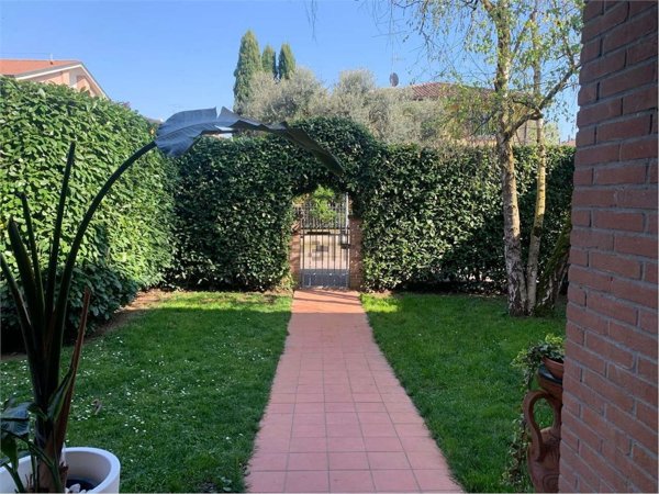 casa indipendente in vendita a Reggio nell'Emilia