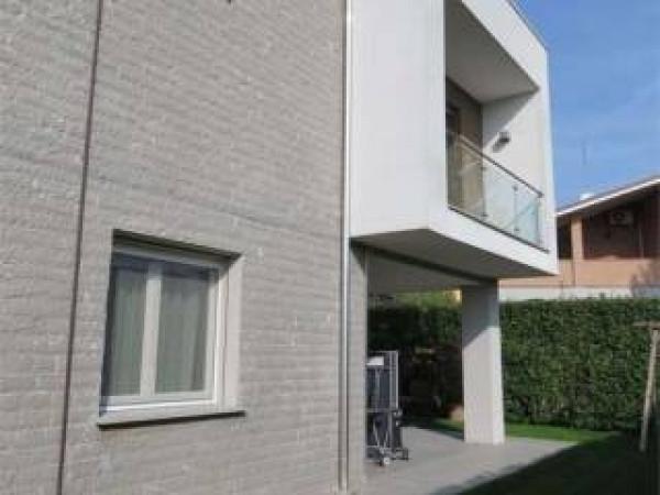 casa indipendente in vendita a Reggio nell'Emilia in zona Città Storica