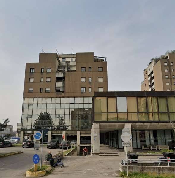 negozio in vendita a Reggio nell'Emilia in zona Carrozzone
