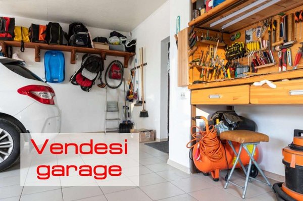 negozio in vendita a Reggio nell'Emilia in zona Città Storica