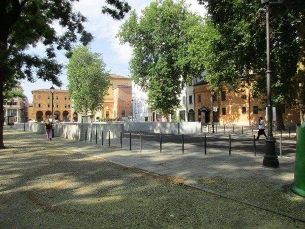 negozio in vendita a Reggio nell'Emilia in zona Città Storica