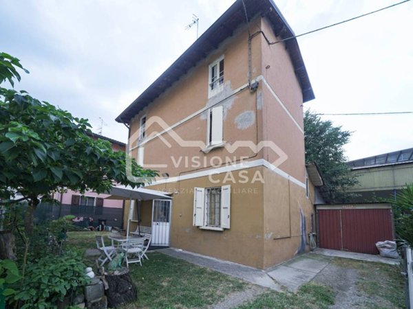 casa indipendente in vendita a Reggio nell'Emilia in zona Città Storica