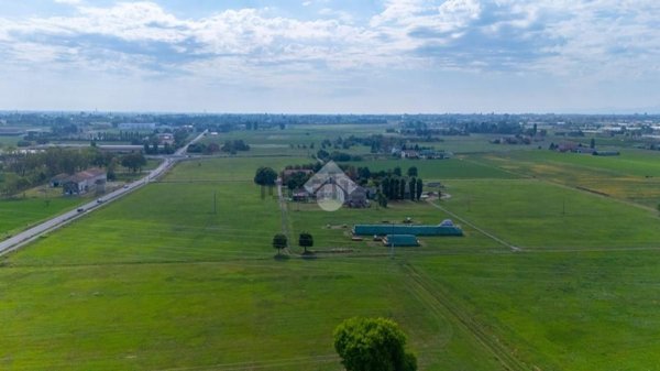 terreno agricolo in vendita a Reggio nell'Emilia in zona Roncocesi