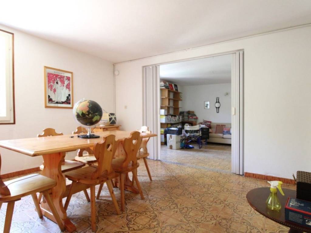 casa indipendente a Reggio nell'Emilia in zona San Pellegrino / Villa Canali