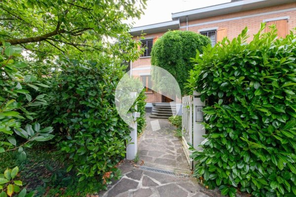 casa indipendente in vendita a Reggio nell'Emilia in zona Città Storica