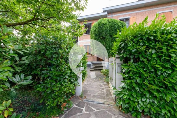 casa indipendente in vendita a Reggio nell'Emilia in zona Baragalla