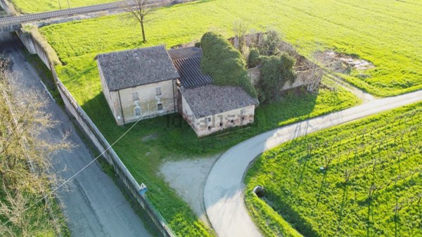 casa indipendente in vendita a Reggio nell'Emilia in zona Villa Bagno