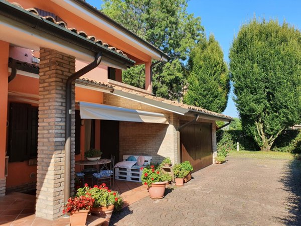 casa indipendente in vendita a Reggio nell'Emilia in zona Città Storica