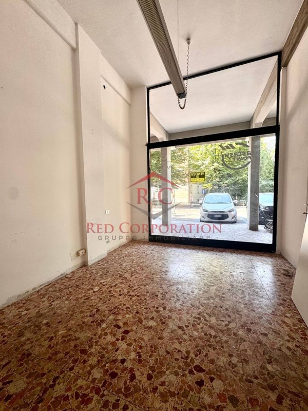 negozio in vendita a Reggio nell'Emilia