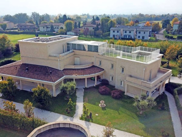 casa indipendente in vendita a Reggio nell'Emilia