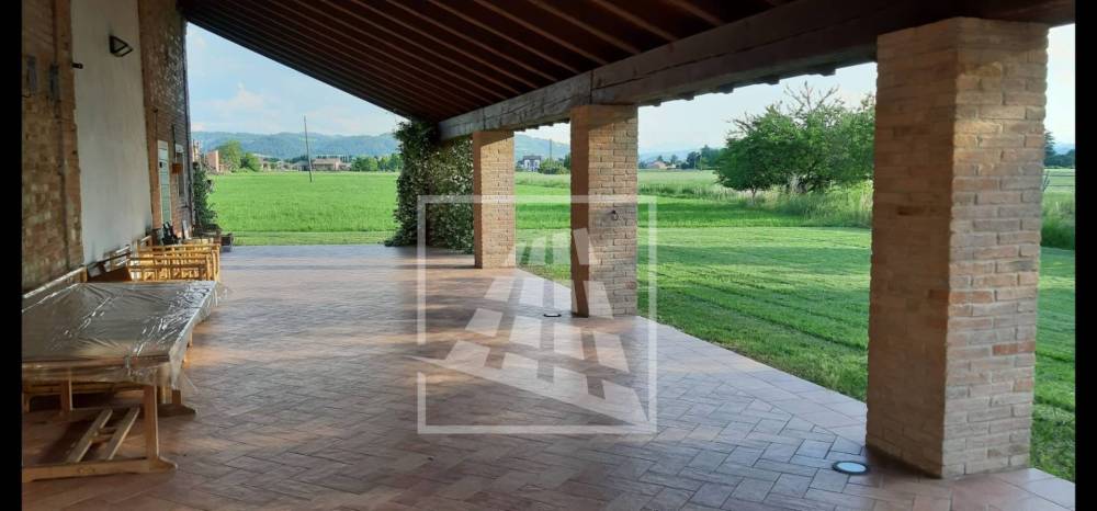 casa indipendente in vendita a Reggio nell'Emilia