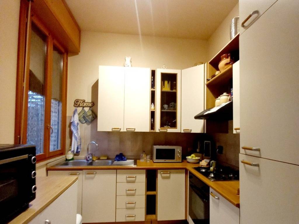 appartamento in vendita a Reggio nell'Emilia in zona Ospizio